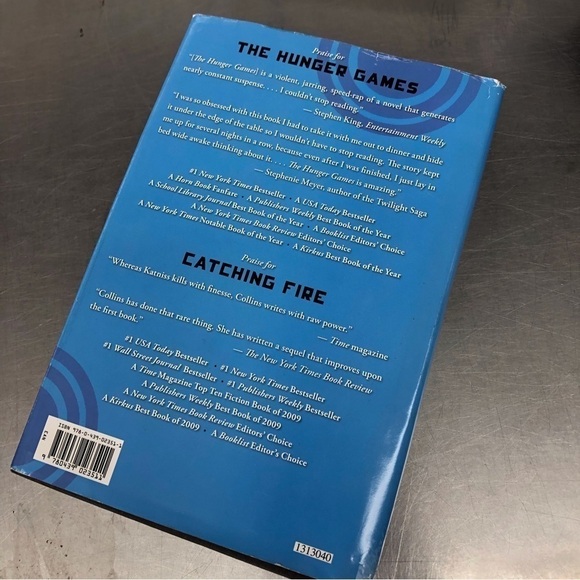 The Hunger Games Series: Mocking Jay by: Suzanne Collins, Hardback book - Picture 6 of 7